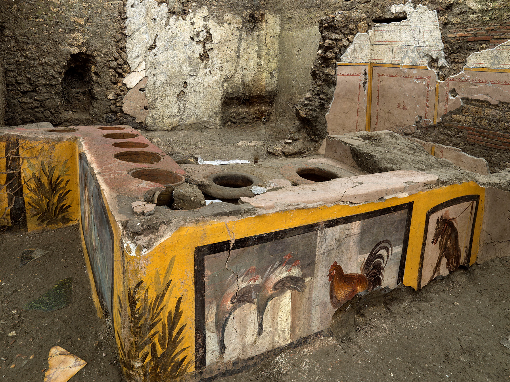 Arqueólogos descubren antigua tienda de comida callejera en Pompeya