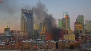 Explosión en el centro de Nashville, causa daños en edificios y vehículos (Fotos y Videos)