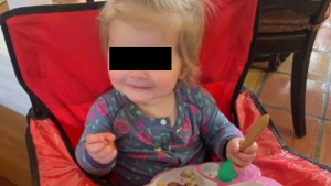 La trágica historia de una niña de 17 meses que se tragó una pila del control remoto
