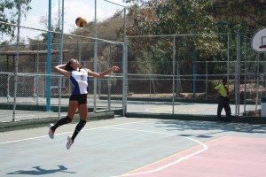 Auromari “La Bestia” Díaz y su pasión por el voleibol (Fotos y videos)