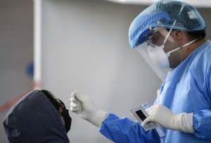 Científicos de Costa Rica desarrollan prueba de saliva para detectar coronavirus