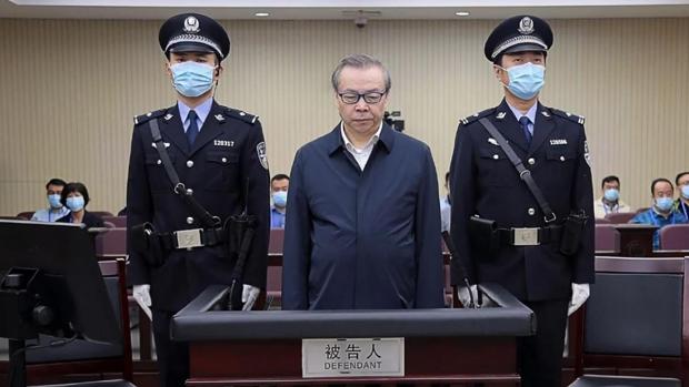 Condenan a muerte a un alto ejecutivo por corrupción en China
