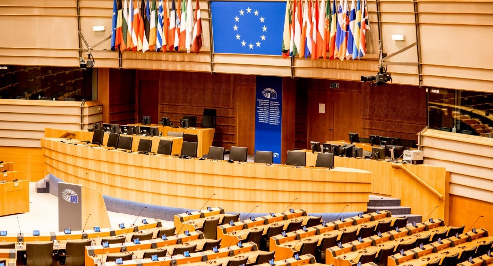 El Parlamento Europeo respalda convertir en delito el consumo de servicios sexuales prestados por víctimas de trata
