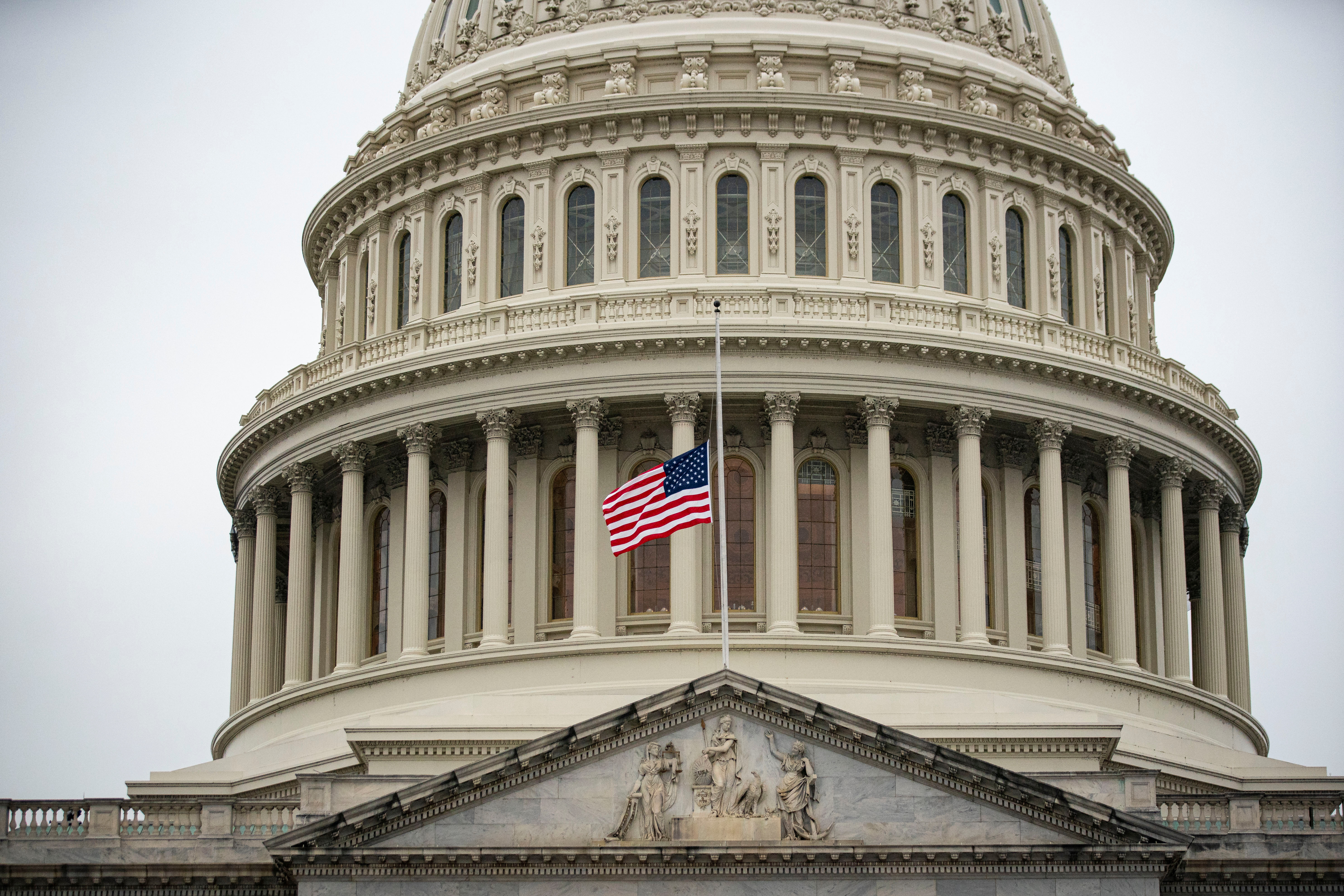 Senado de EEUU acuerda seguir juicio contra Trump sin convocar a testigos