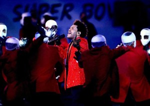 Super Bowl: The Weeknd decepciona en un show con problemas de sonido