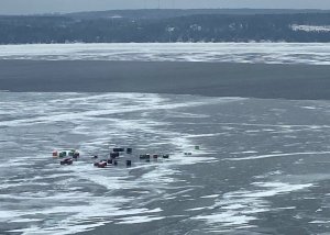 Al menos 66 pescadores fueron rescatados tras quedar varados en un lago de Míchigan