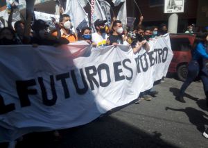 EN FOTOS: Marcha de jóvenes en Lara evadió cerco policial y siguió su ruta #12Feb