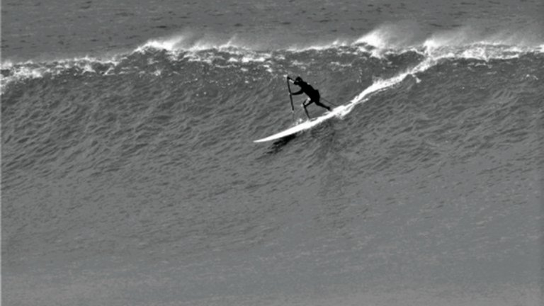La increíble historia del hombre que surfeó un tsunami: “Pensé que sería la última ola de mi vida”