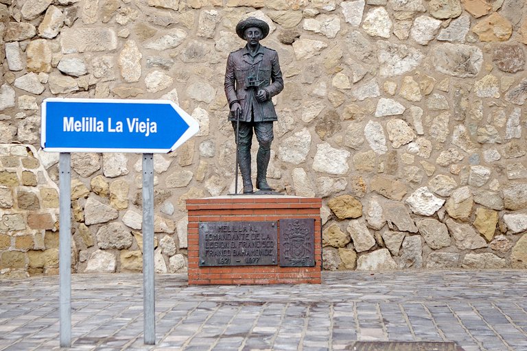 España retiró la última estatua del dictador Francisco Franco (Fotos)
