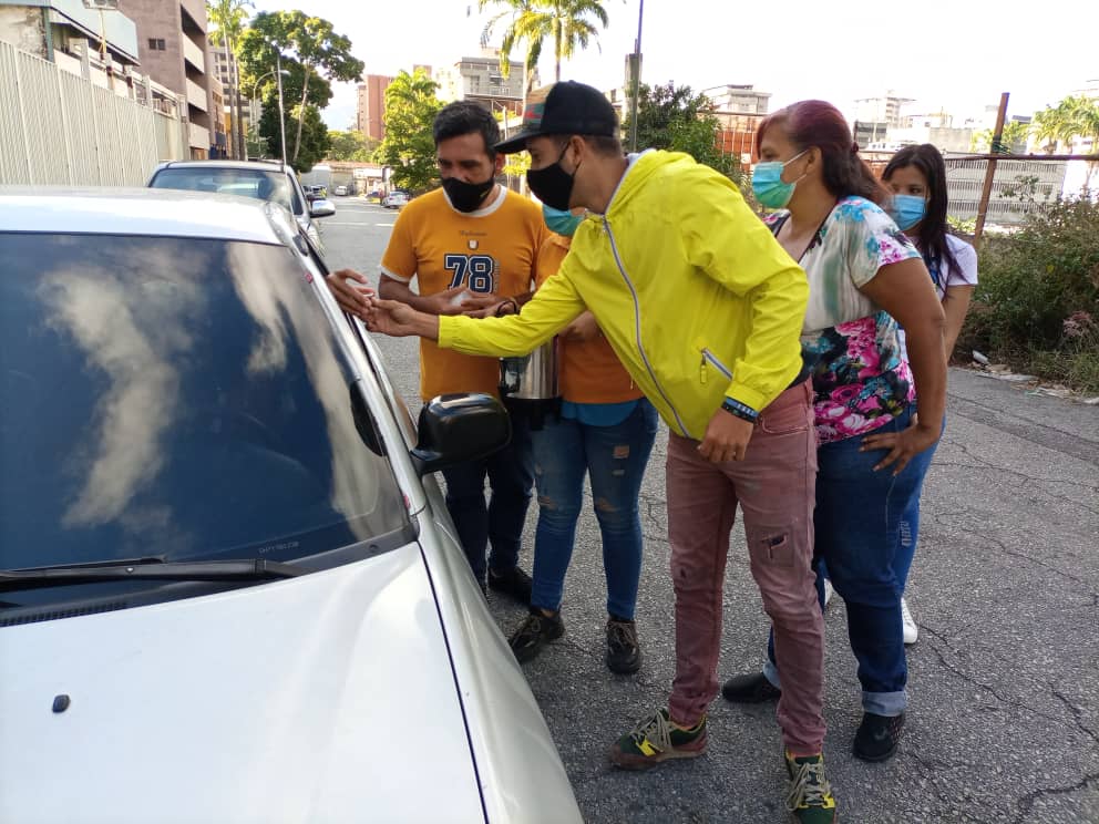 “No podemos acostumbrarnos a esta tragedia”: Primera Justicia en colas por gasolina en Miranda (Fotos)