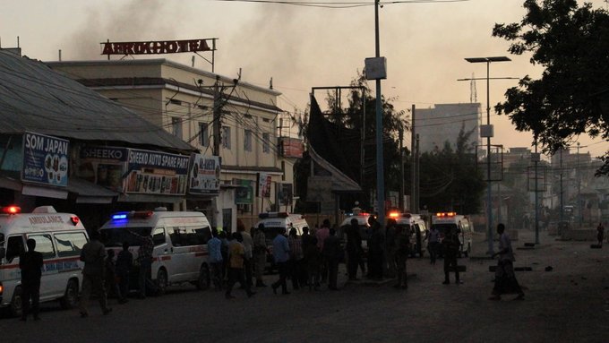 Suben a 15 los muertos en atentando de Al Shabab en un hotel de Mogadiscio