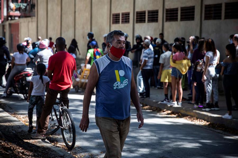 Venezuela superó los 137 mil contagios mientras la vacunación avanza lentamente