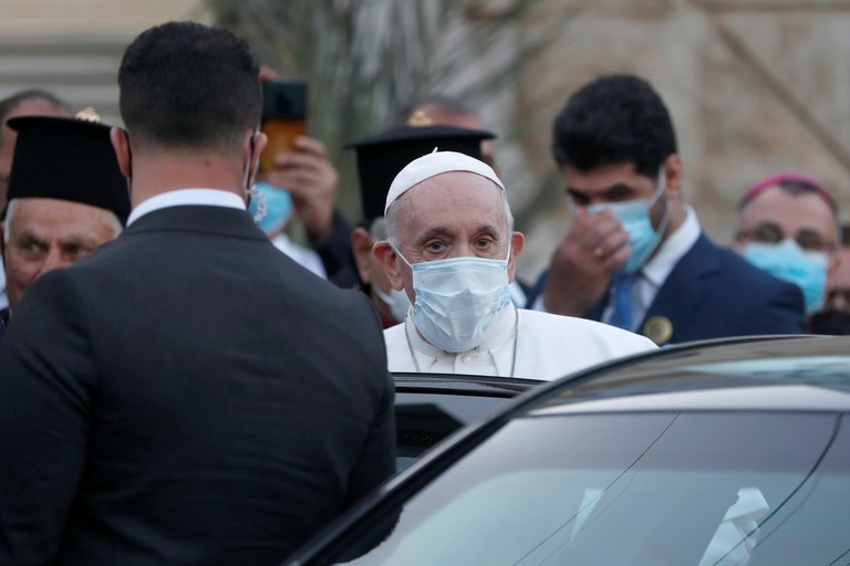El papa Francisco recibió pruebas del impuesto que Isis obligaba a las minorías religiosas y cobros por la venta de esclavas