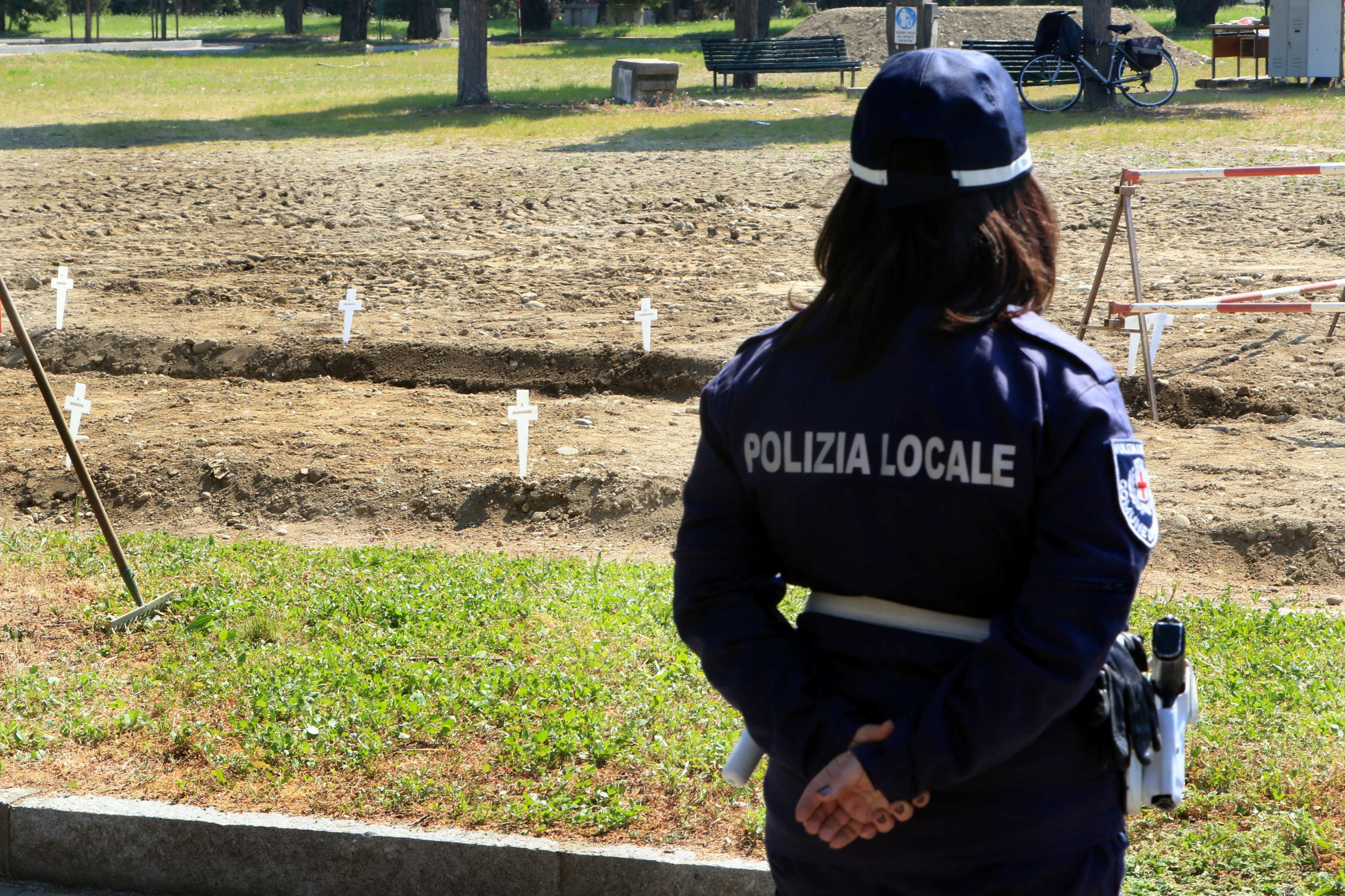 Ataúdes abandonados y falta de higiene en muchas morgues italianas