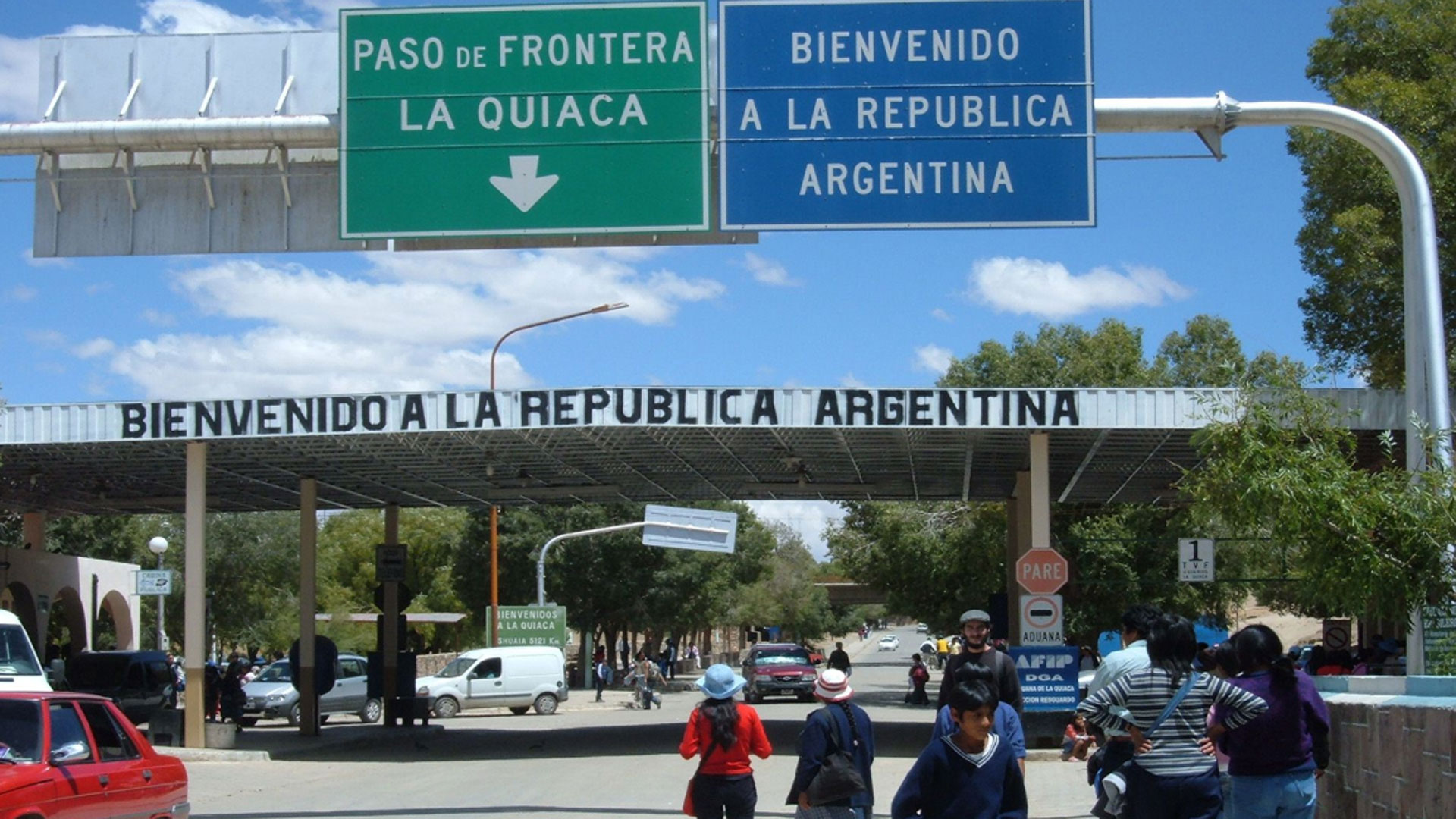 Argentina cierra sus fronteras terrestres para frenar la expansión del coronavirus