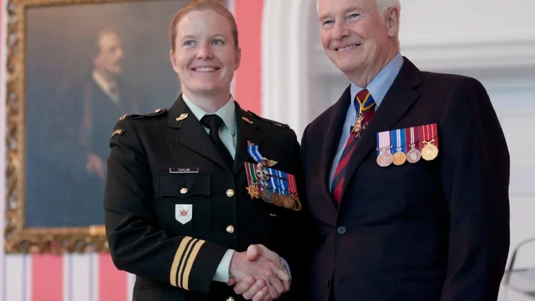 Militar canadiense dimite “asqueada” por la conducta sexual de los oficiales