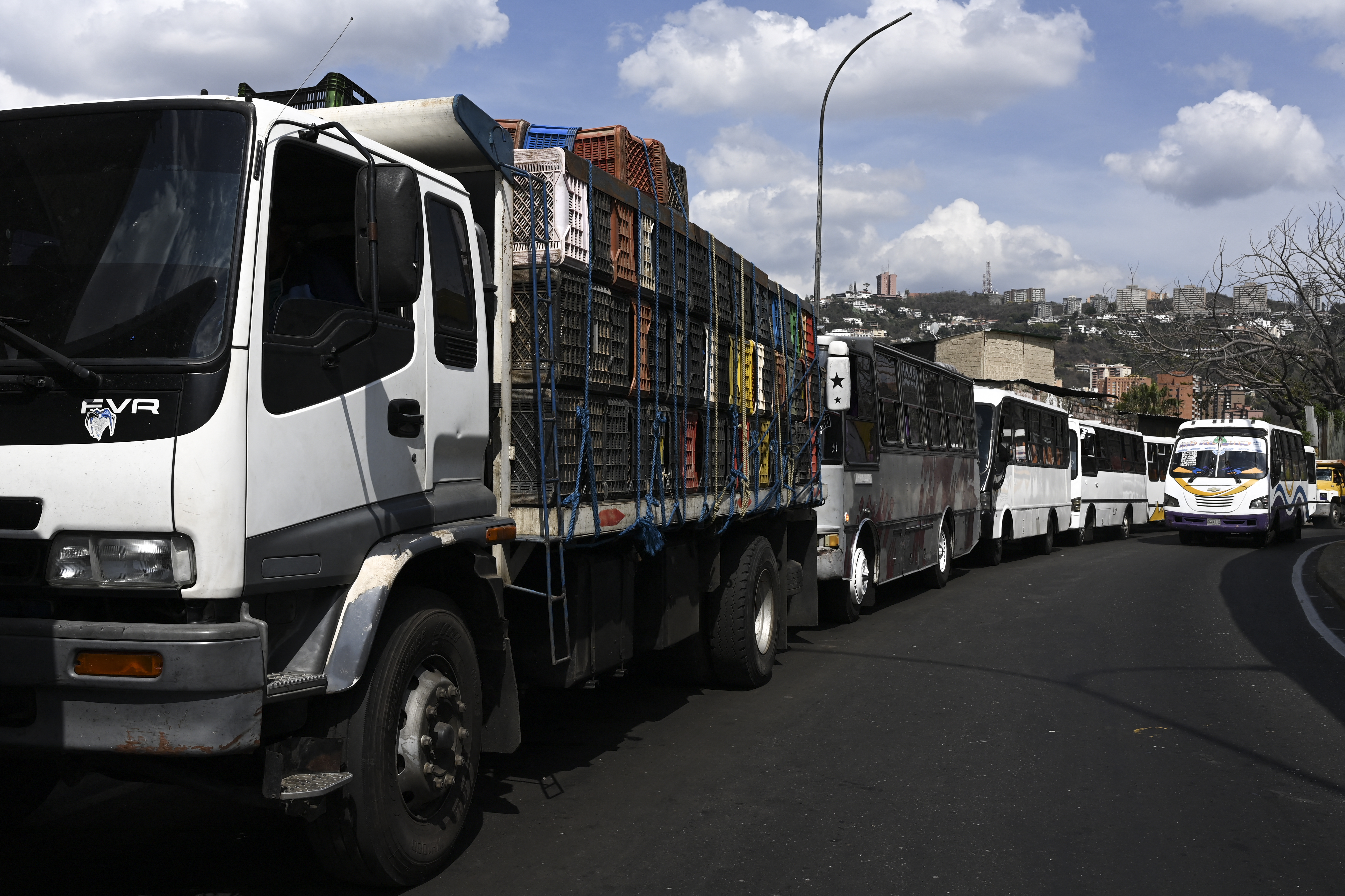 Falta de diésel para el transporte en Bolívar deja sin inventario a comercios