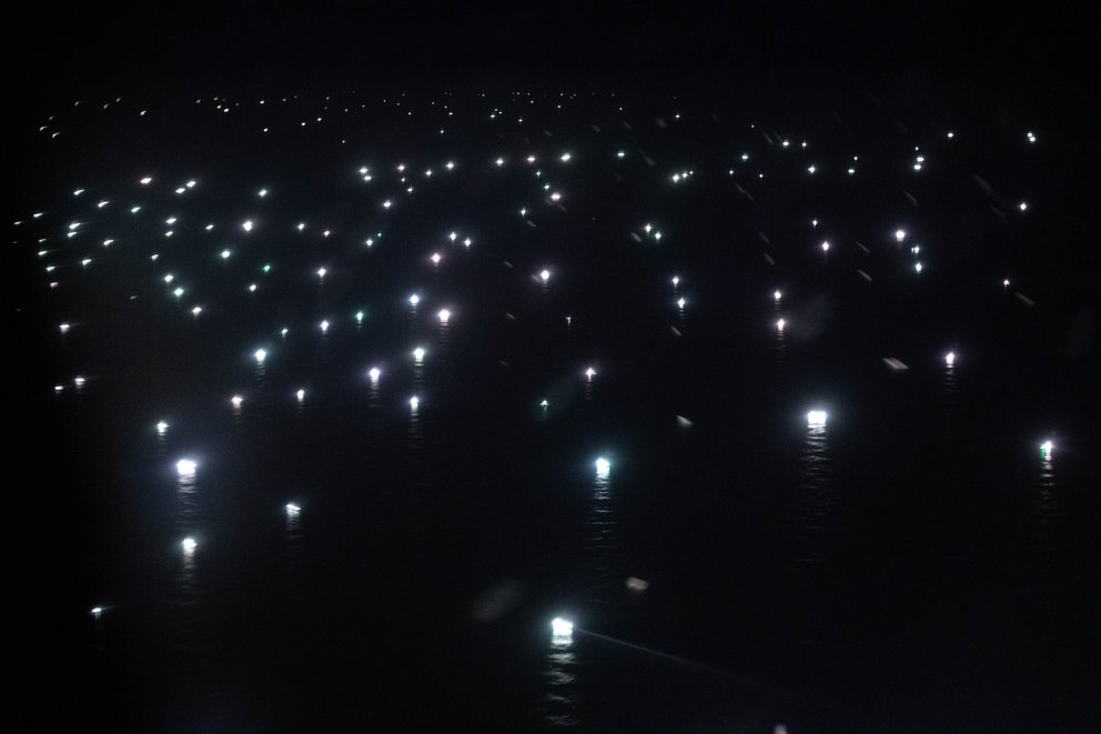 “Misteriosas” luces flotantes en el mar de Argentina causaron la inquietud de todos (Videos)