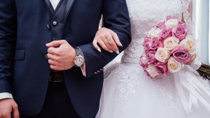 Una boda de locura en Florida: Se colaron en la mansión de sus sueños para festejar las nupcias