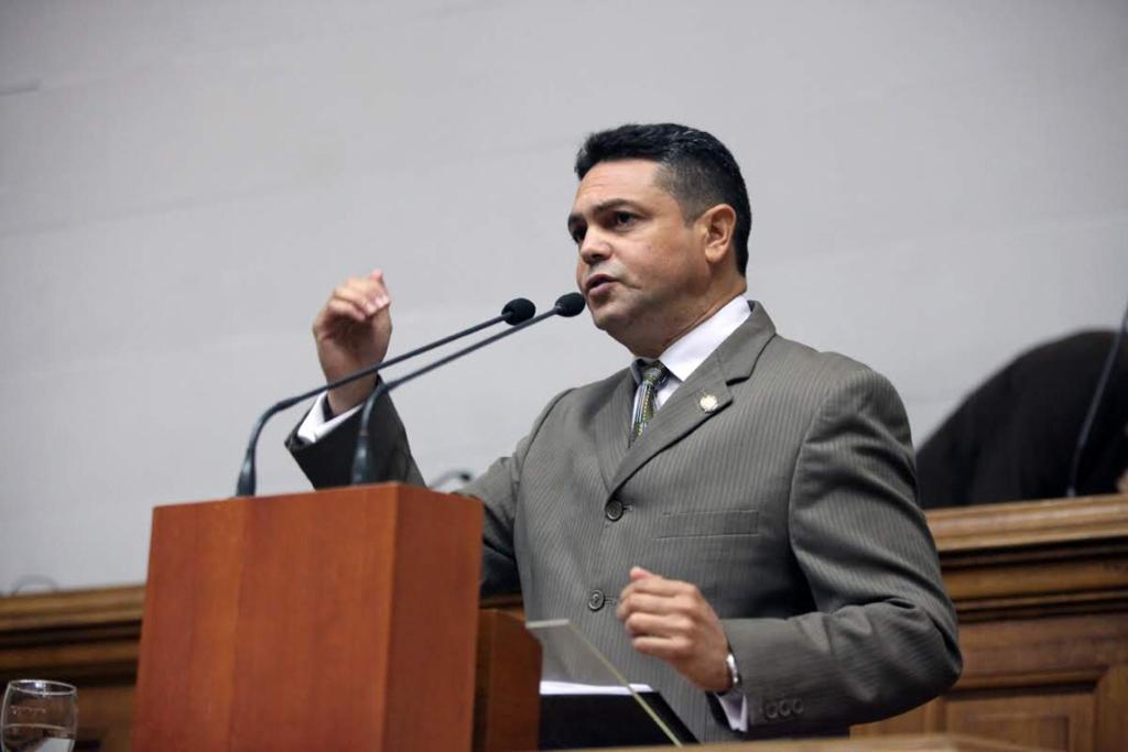 Ángel Caridad: Maduro quiere imponer un CNE para seguir atornillado en el poder