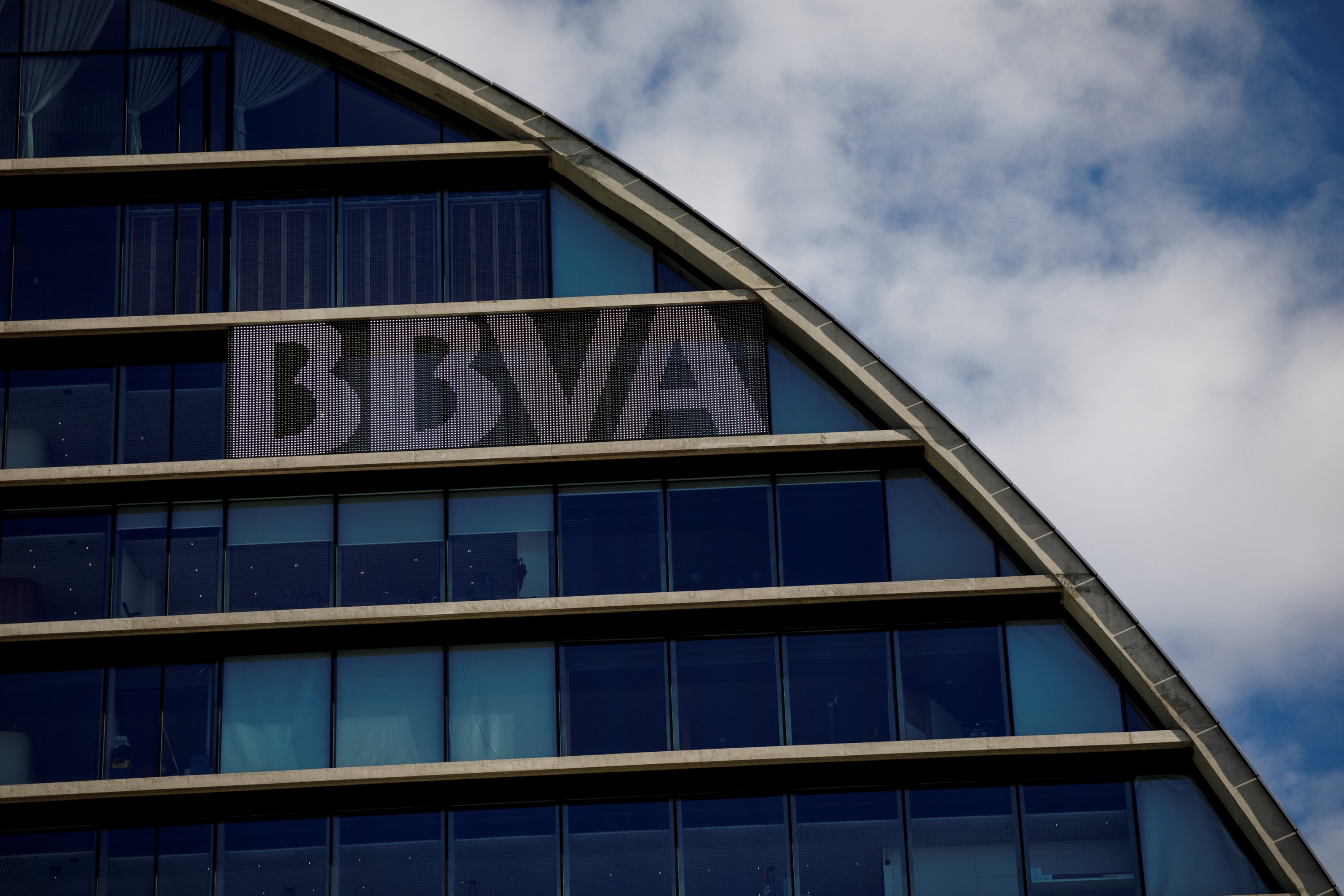 El desempleo ataca: El banco español BBVA planea suprimir 3.800 puestos de trabajo