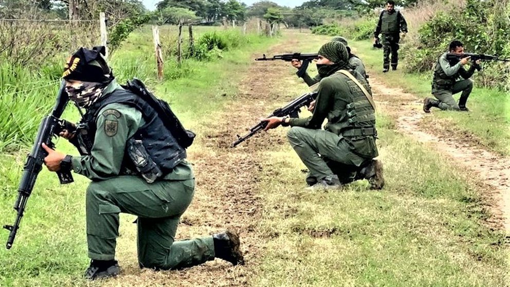 RCN: Al menos 12 militares venezolanos habrían muerto tras nuevo enfrentamiento entre guerrilla y la Fanb