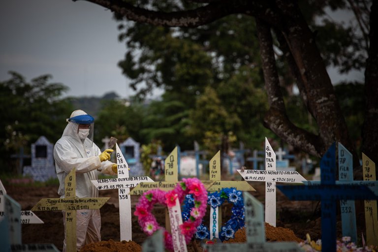 Brasil registró solamente 745 nuevas muertes por Covid-19