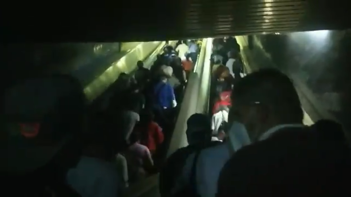 Así comienza la semana de “flexibilización” en la estación Capitolio del Metro de Caracas #12Abr (Video)