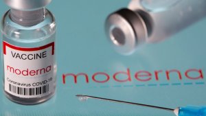Expertos en EEUU apoyaron una dosis de refuerzo de la vacuna de Moderna