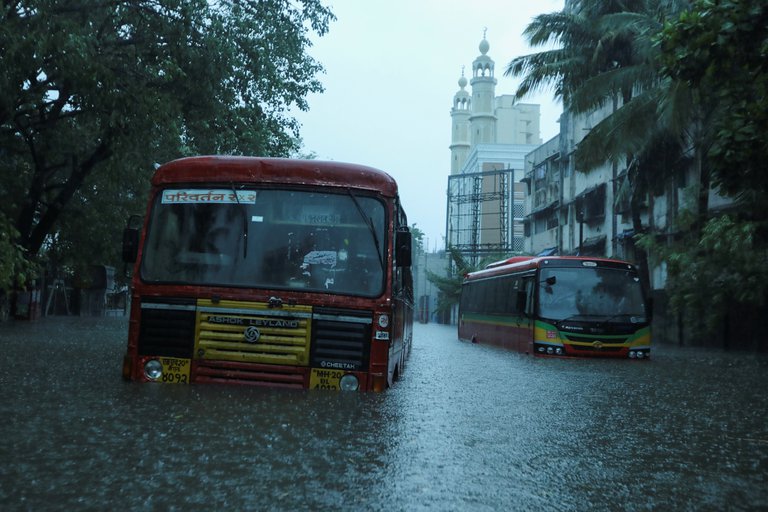 Un ciclón llega a la India en pleno brote de Covid-19