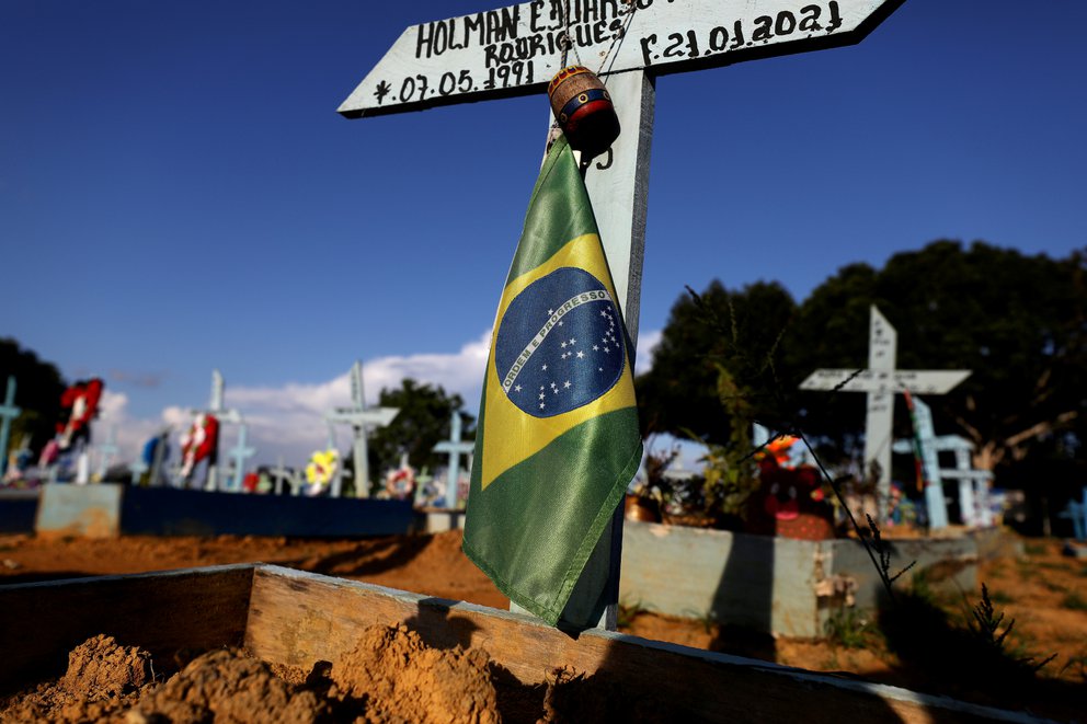 Brasil sumó otras mil 333 muertes por Covid-19 y el promedio sigue a la baja