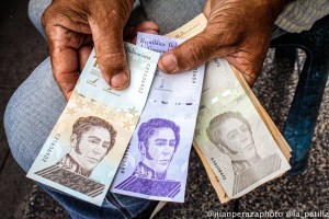 En julio el salario integral en Venezuela se devaluó más de un dólar