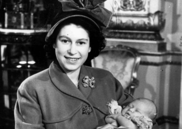 La secreta tradición de la realeza que Isabel II rompió con el príncipe Carlos