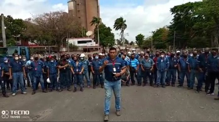 Más de 300 trabajadores de Sintracemex de Guayana reclaman mejoras salariales