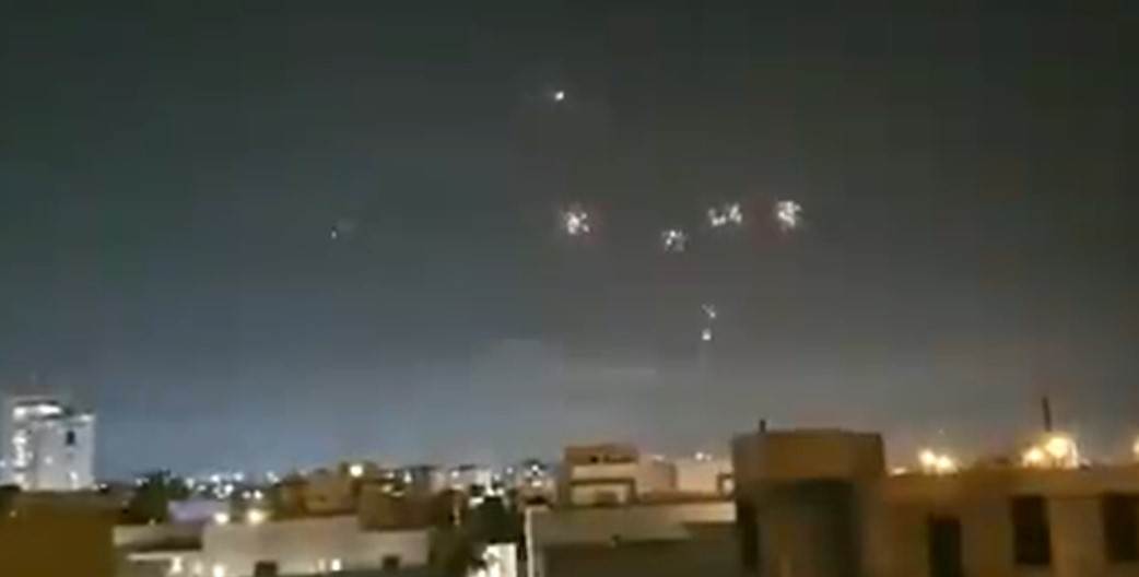 EN VIDEO: Cohetes dirigidos desde Gaza son interceptados en Israel mientras estremecen las alarmas