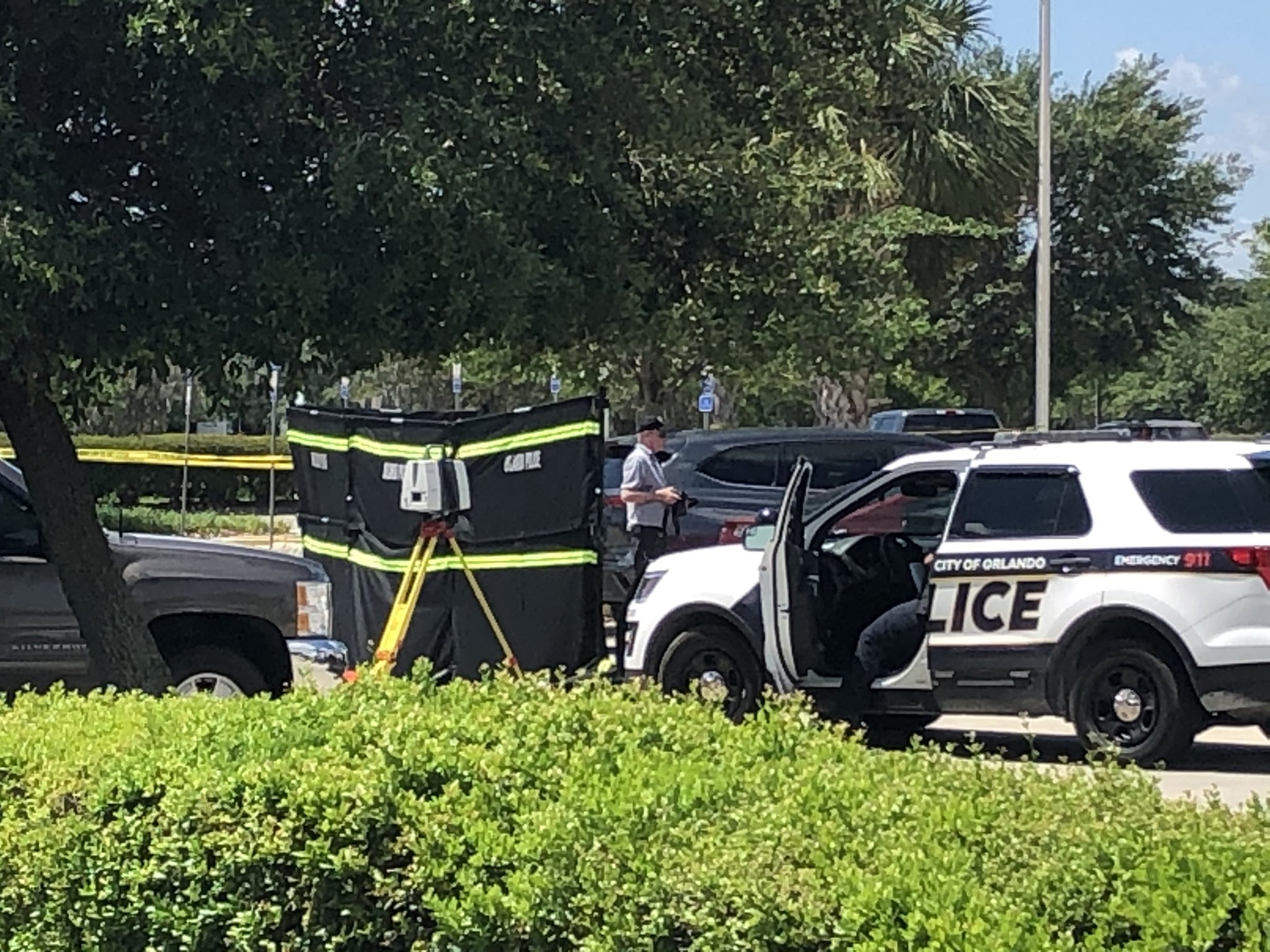 Un hispano murió durante un tiroteo frente a oficina de inmigración en Florida