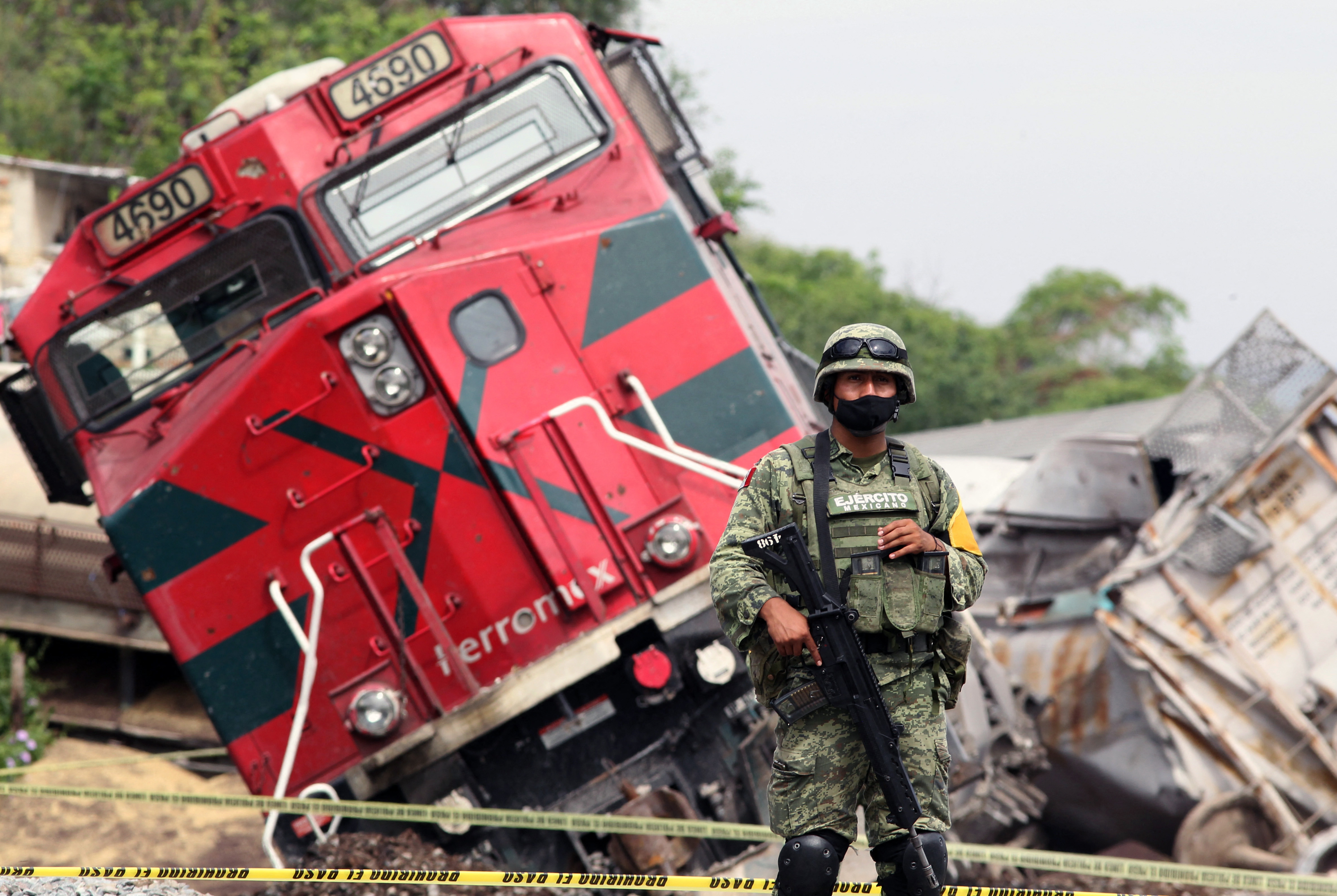 EN FOTOS: Así quedó tren de carga en México que se descarriló y dejó un muerto