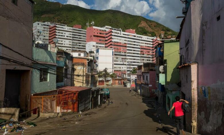 Venezuelan criminal gangs take over low-income neighborhood