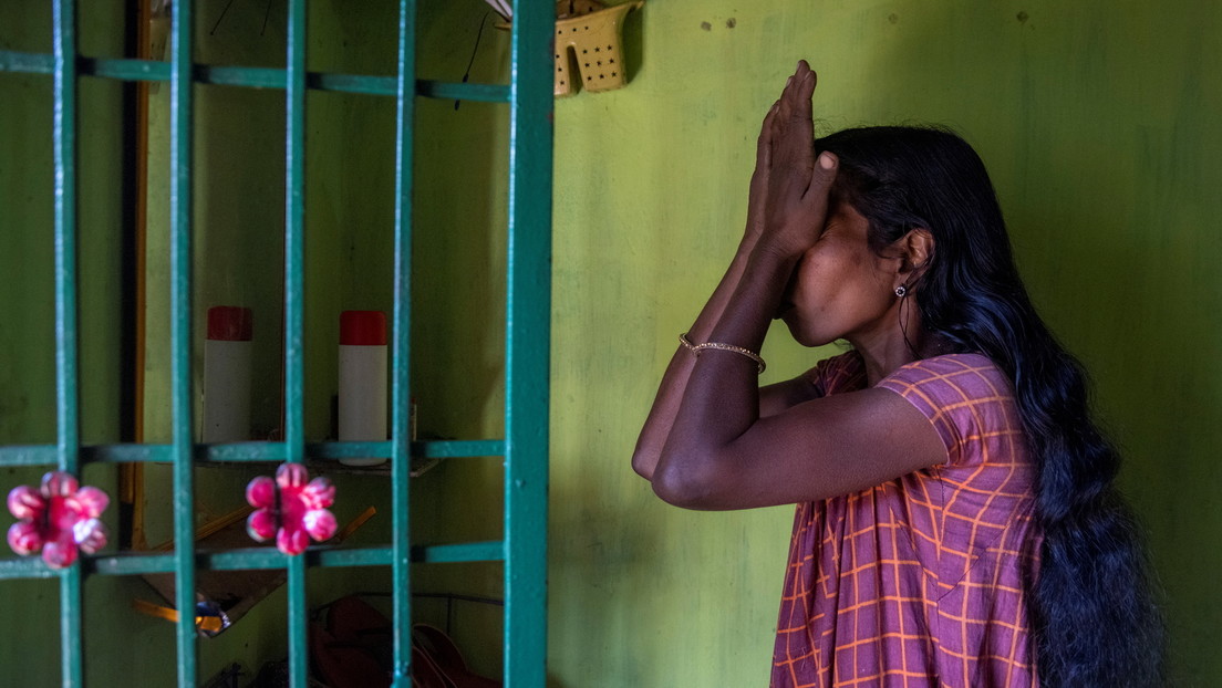 Una mujer es torturada y obligada a caminar desnuda por una aldea india como castigo por una supuesta infidelidad