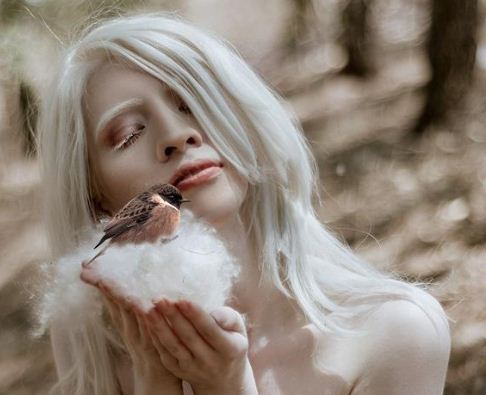 Ruby Vizcarra, la modelo albina que aprendió a abrazar su condición