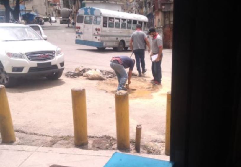 En San José de Cotiza vecinos están cansados de los cuentos del régimen que los castigan sin agua #14Jun (Fotos)
