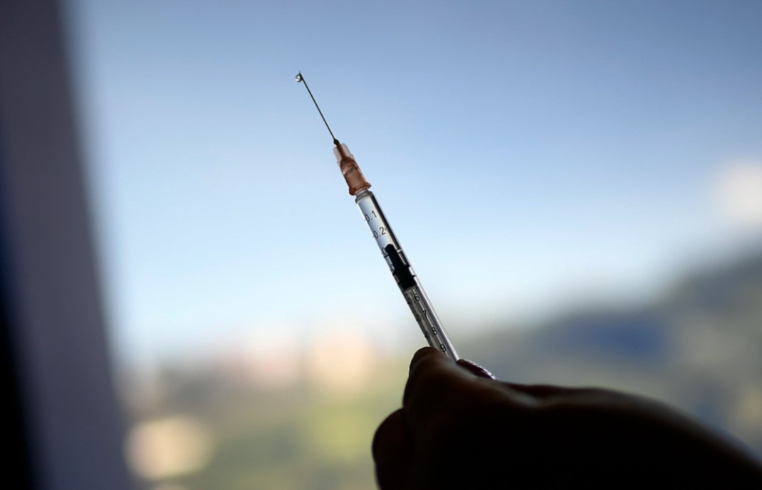 ¿Qué argumentan expertos y opositores ante preocupación por uso de vacuna cubana en Venezuela?