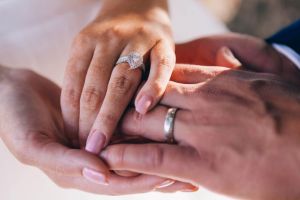 Tiene Alzheimer y le pide matrimonio de nuevo a su esposa por no recordar su boda
