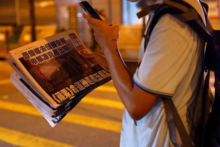 El diario Apple Daily confirmó su cierre definitivo tras las presiones del régimen chino