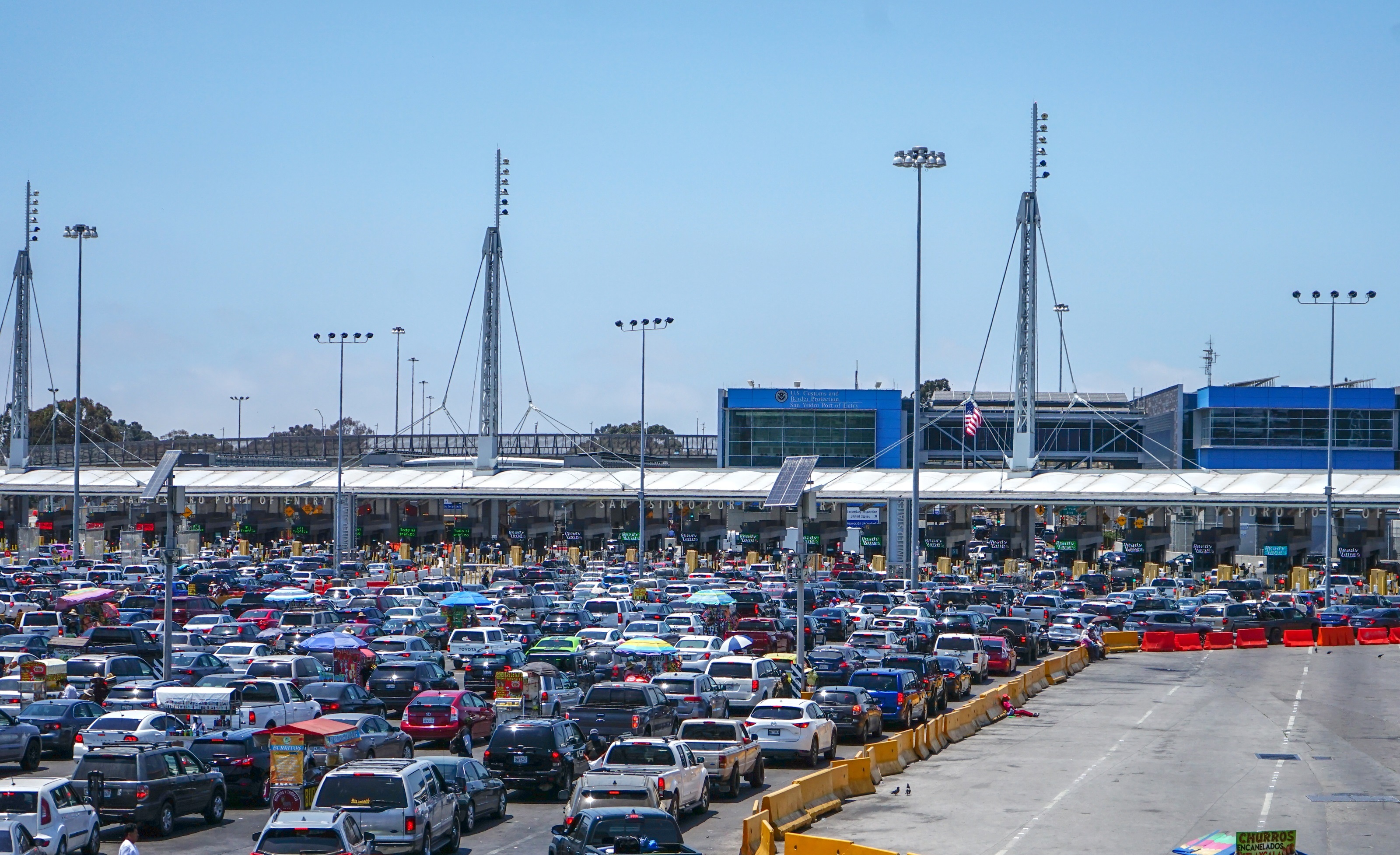 Migrantes venezolanos intentan cruzar ilegalmente hacia EEUU en vehículos particulares