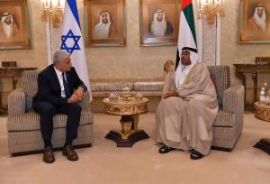 Ministro de Exteriores israelí llama a la paz con árabes en primera visita de alto nivel a Emiratos
