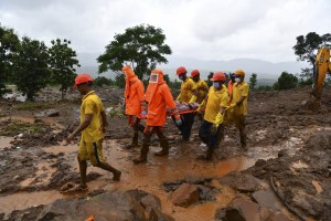 Al menos 127 muertos y decenas de desaparecidos por lluvias en India