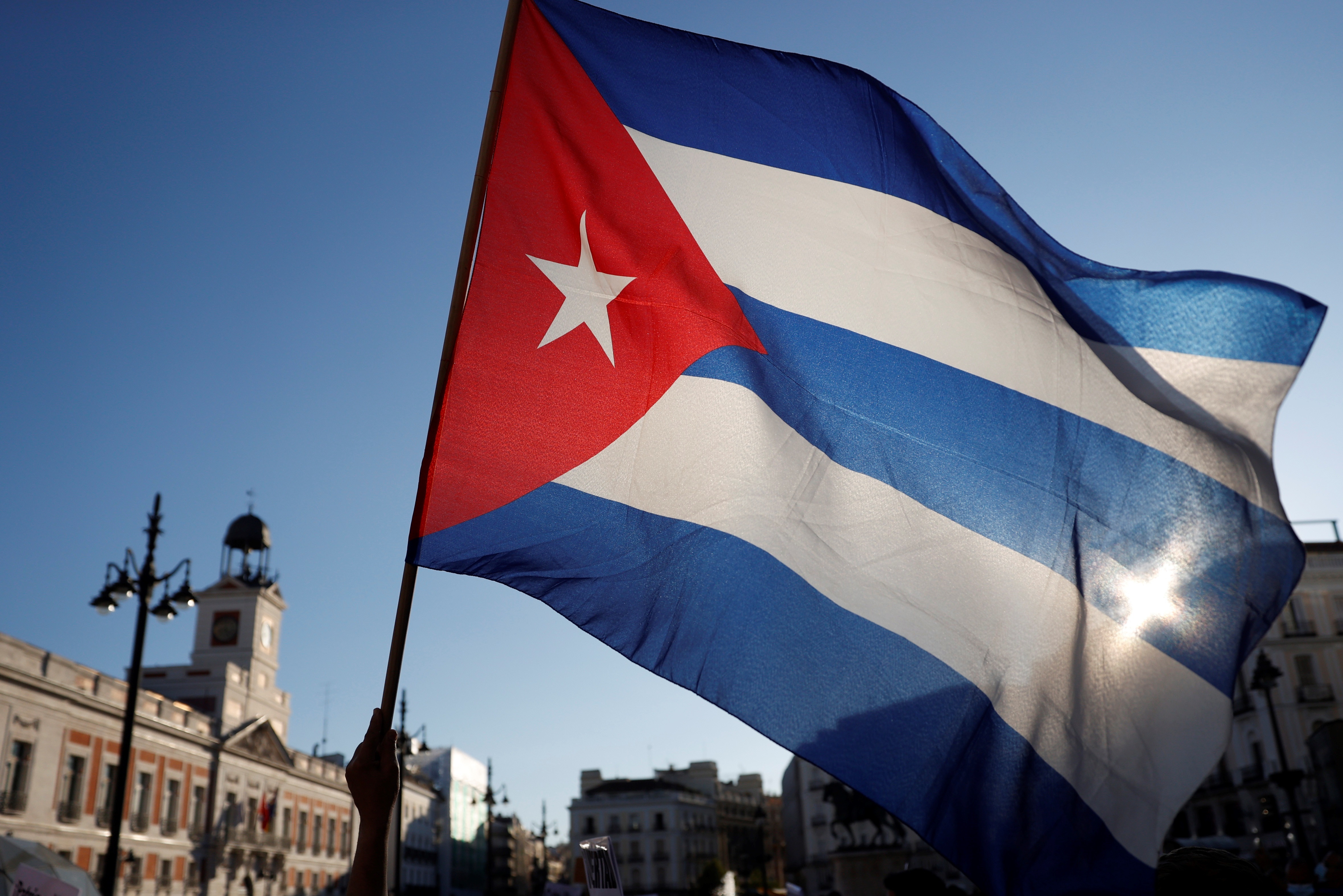 Cubanos alzan su voz mientras las protestas contra el castrismo dan la vuelta al mundo (Videos)