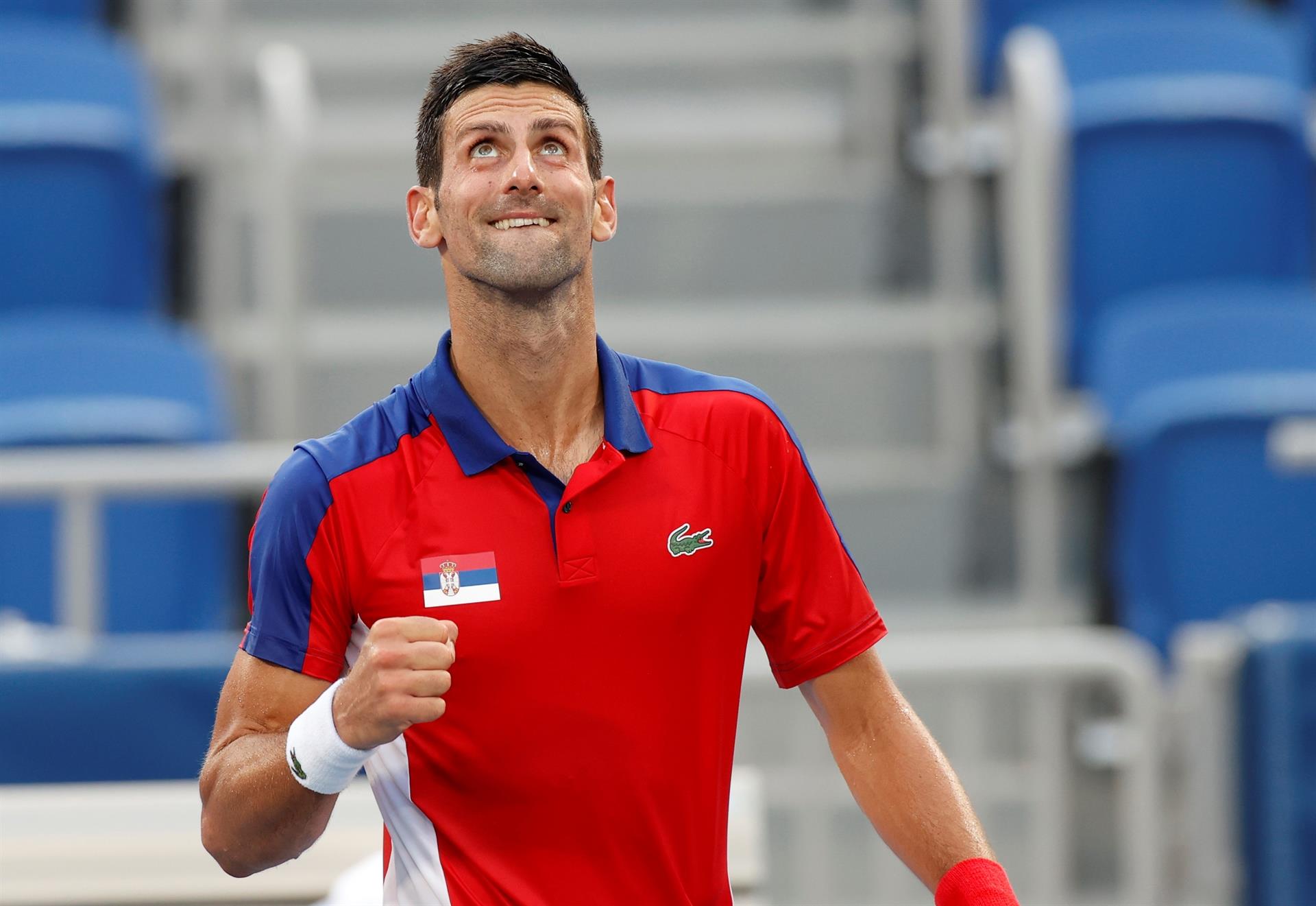Novak Djokovic mantiene su paso firme hacia el oro olímpico