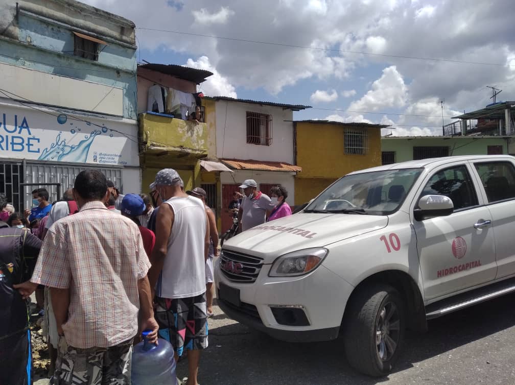 ¿Pañitos de agua tibia? Hidrocapital prometió solucionar problemática del agua en Cotiza (Fotos)